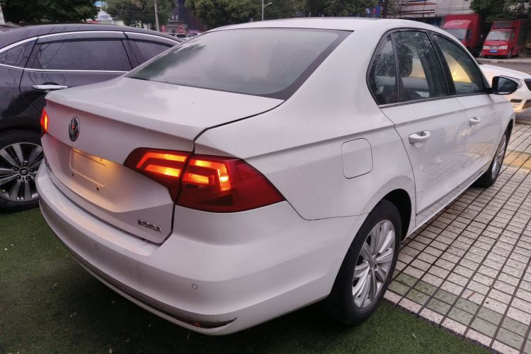 大众 宝来 2016款 1.6L 自动舒适型车身外观7