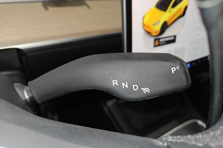 特斯拉 Model Y 2022款 改款 后轮驱动版中控内饰18