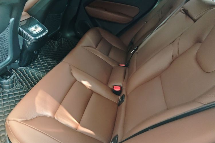 沃尔沃XC60 2023款 B5 四驱智逸豪华版中控内饰21