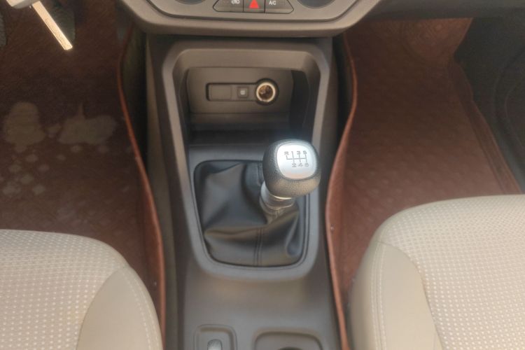 五菱汽车 五菱宏光 2021款 1.5L改款 S标准型 电动助力LAR中控内饰18