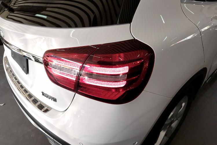 奔驰GLA 2018款 GLA 200 动感型车身外观9