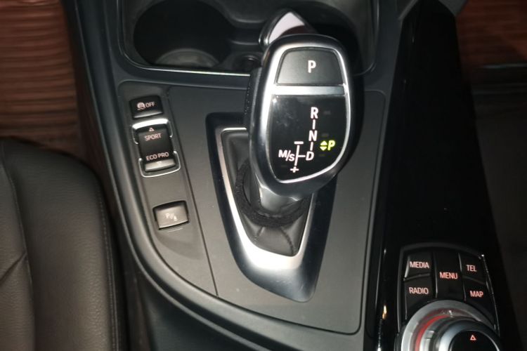 宝马3系 2017款 320Li M运动型中控内饰18