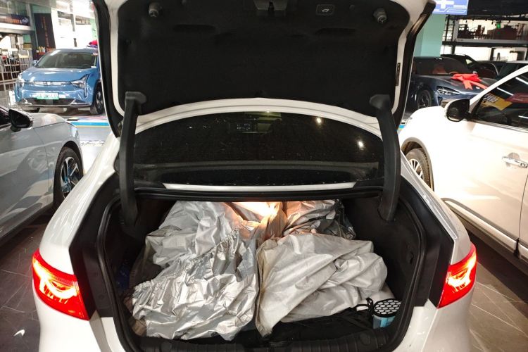 捷豹XF 2016款 XF 2.0T 两驱R-Sport运动版局部细节23