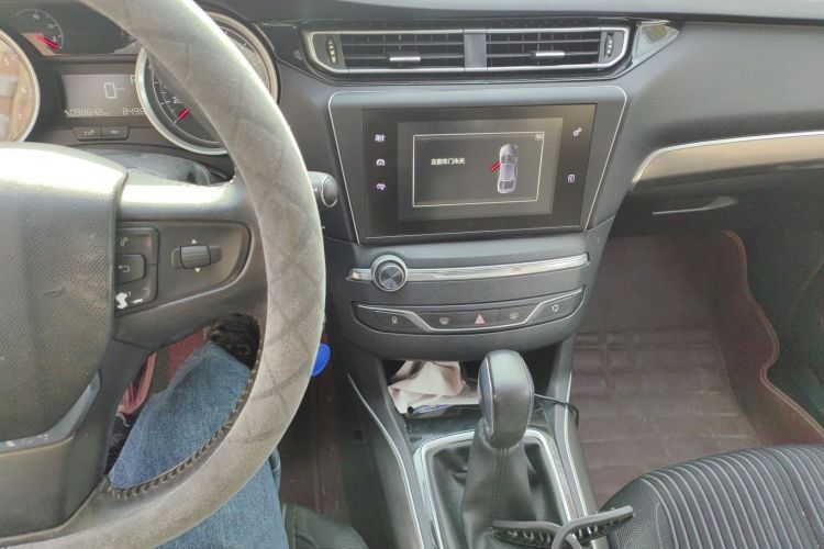 标致408 2015款 1.2T 自动豪华版中控内饰16