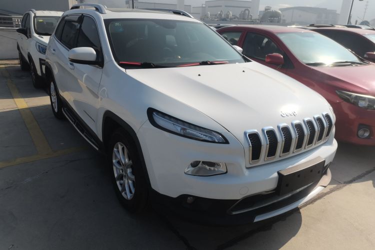 Jeep 自由光 2017款 2.0L 优越版车身外观3