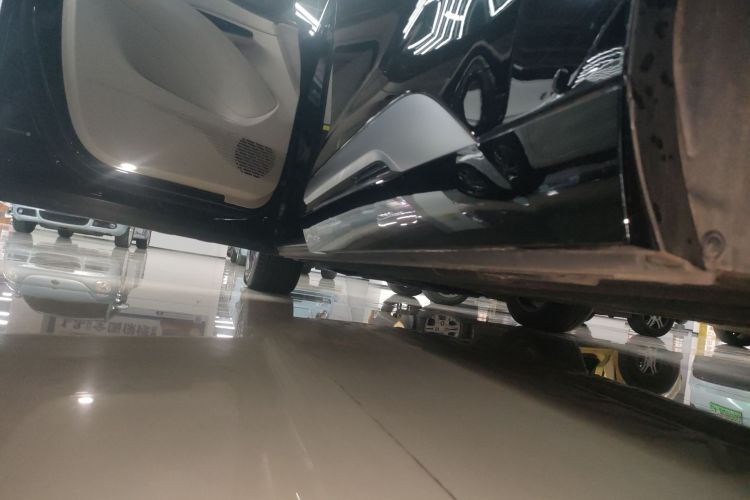 腾势D9 2024款 DM-i 980 四驱尊贵型局部细节9002