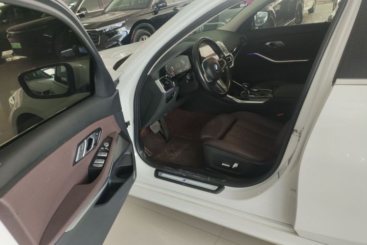 宝马3系 2021款 改款二 325Li M运动套装中控内饰20