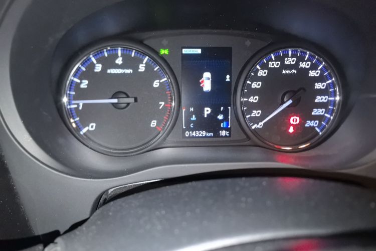 三菱 欧蓝德 2021款 2.4L 四驱致享版 7座中控内饰15