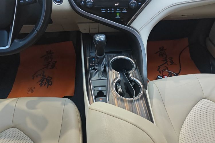 丰田 凯美瑞 2019款 2.0G 豪华版 国VI中控内饰18