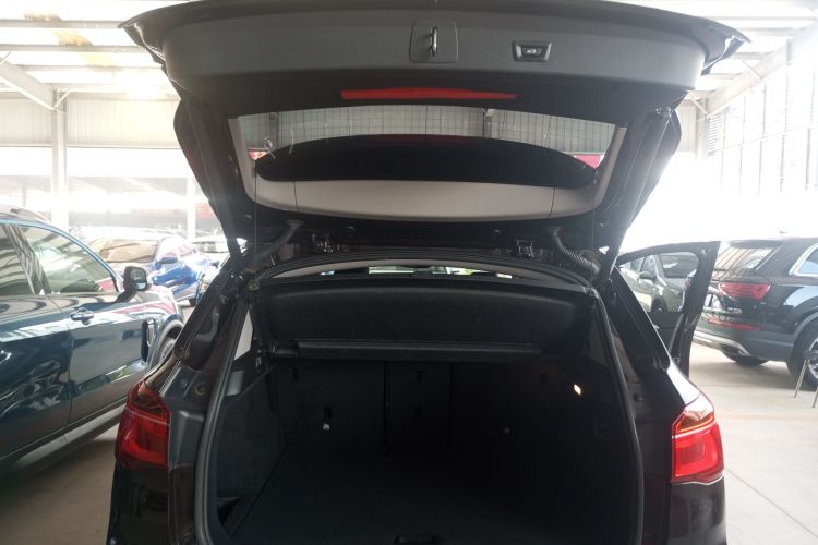 宝马X1 2016款 sDrive18Li 尊享型机舱底盘23