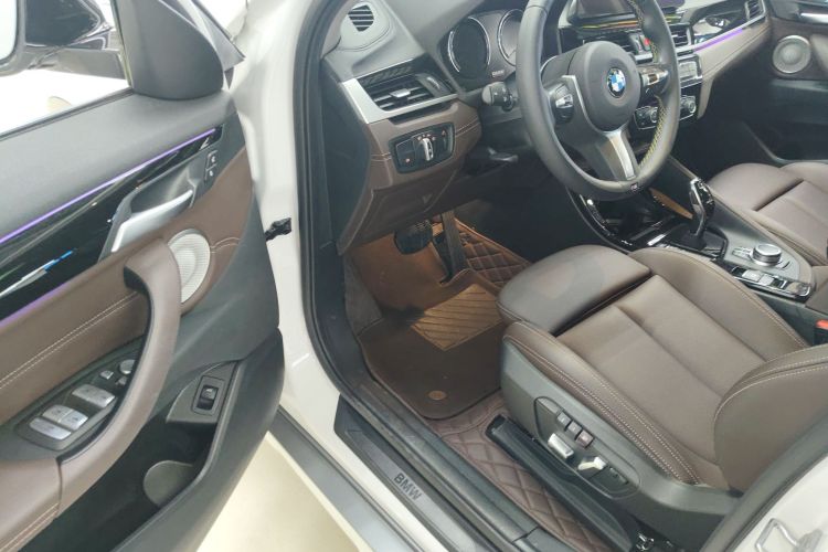 宝马X2 2023款 sDrive25i M越野套装中控内饰20