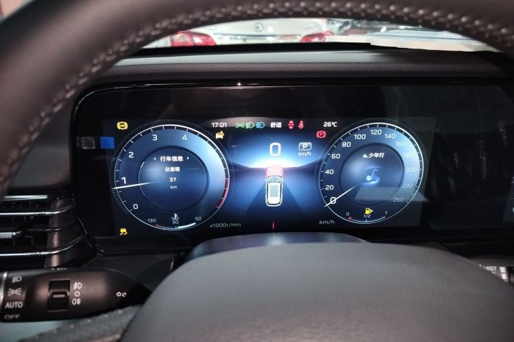 红旗HS5 2023款 2.0T 四驱旗享Pro版中控内饰14