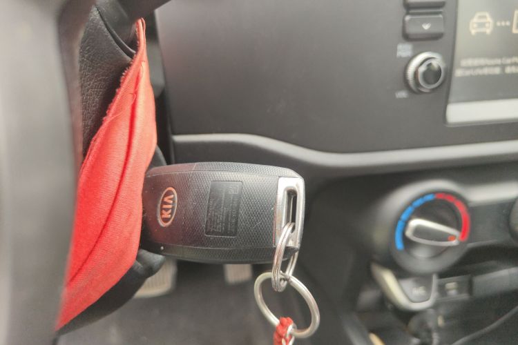 起亚K2 2017款 三厢 1.4L AT GLS中控内饰11