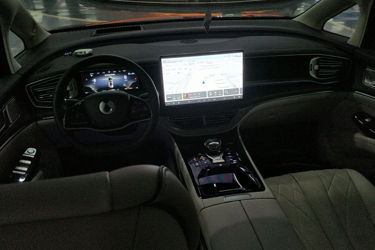 腾势D9 2024款 DM-i 980 四驱旗舰型中控内饰12