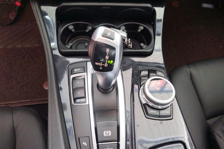 宝马5系 2013款 520Li 典雅型中控内饰18