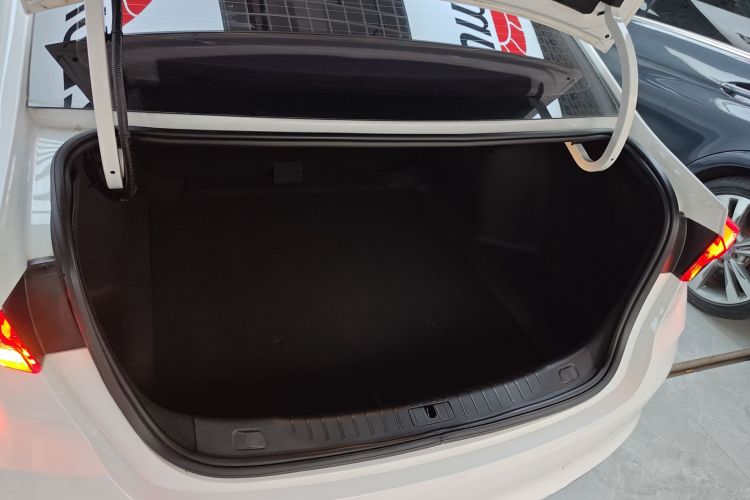 别克 威朗 2022款 Pro 533T 乐享版机舱底盘23