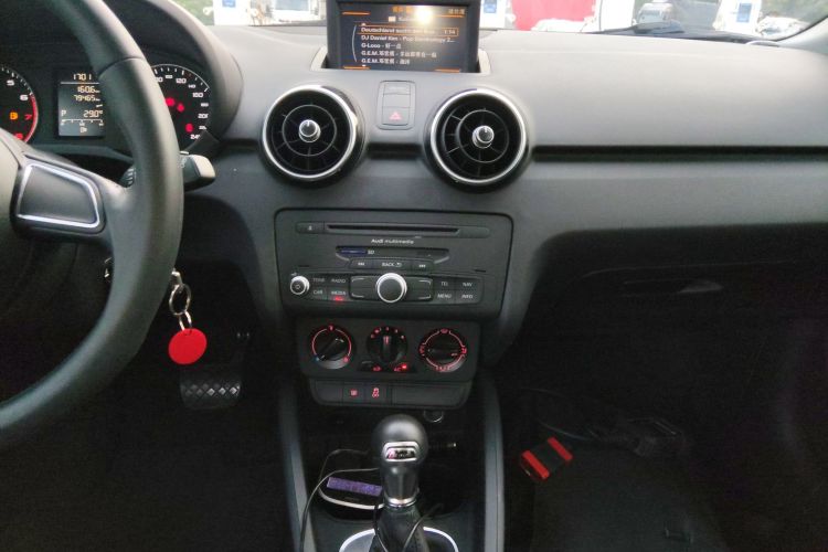 奥迪A1 2014款 30 TFSI Sportback时尚型局部细节16