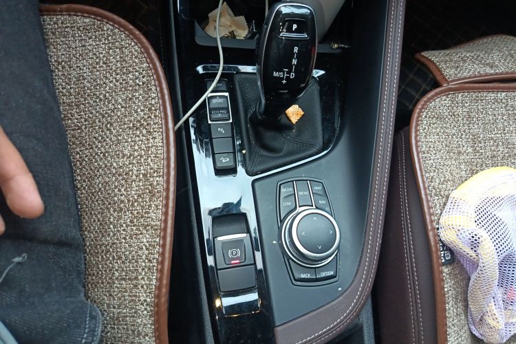 宝马X1 2020款 xDrive25Li 尊享型中控内饰18