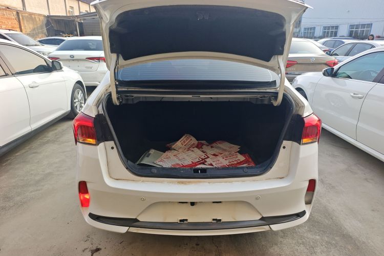 东南A5翼舞 2019款 1.5L 手动翼豪版 国VI机舱底盘23