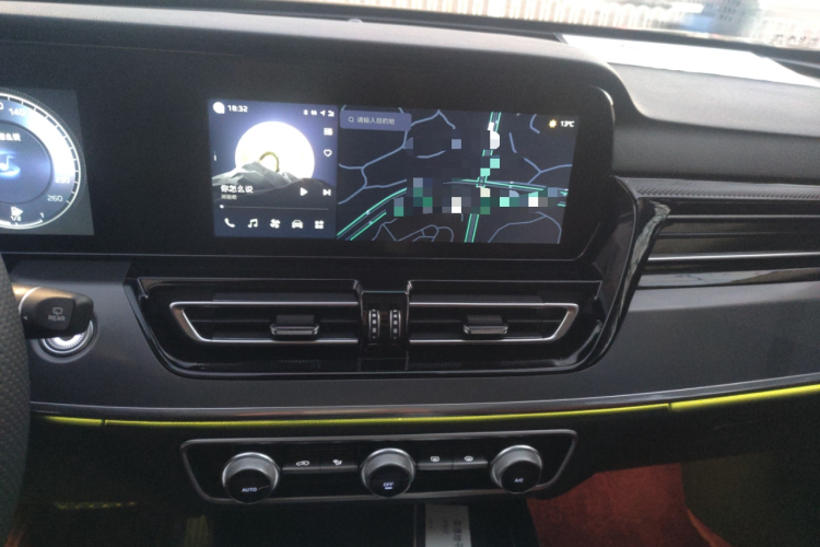 红旗HS5 2023款 2.0T 旗享Pro版中控内饰16