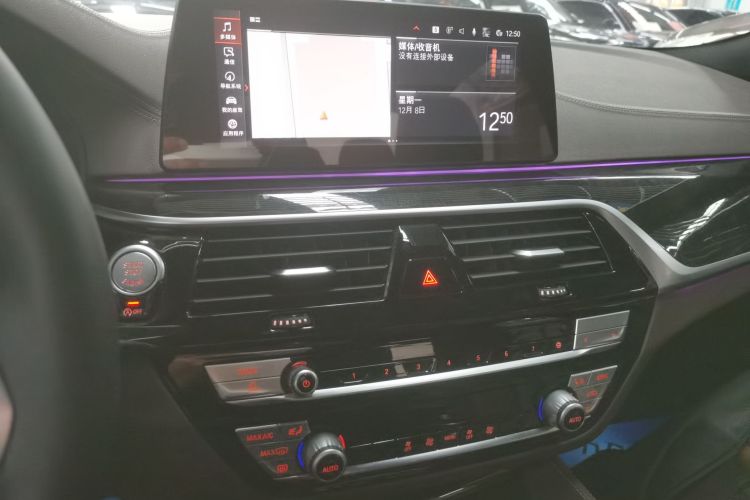 宝马5系 2020款 525Li M运动套装中控内饰16