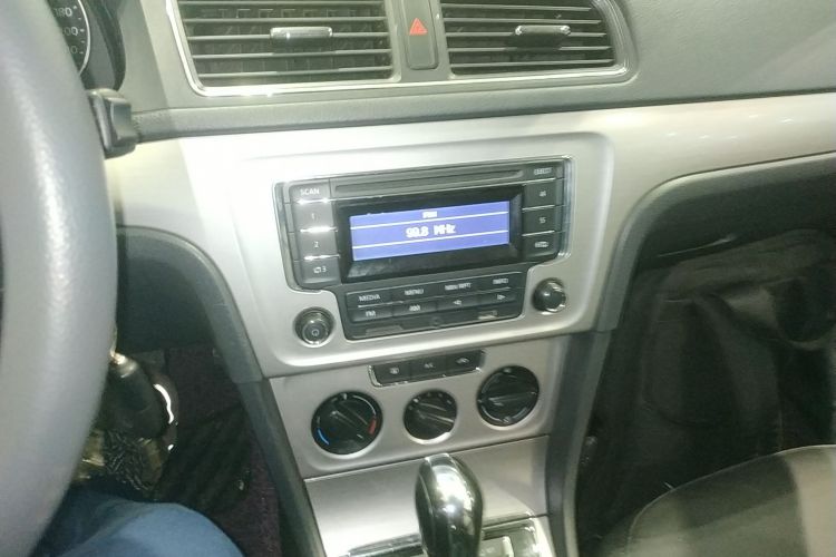 大众 朗逸 2013款 改款经典 1.6L 自动舒适版中控内饰16