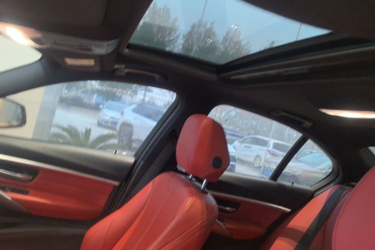 宝马3系 2019款 320i M运动曜夜版局部细节22