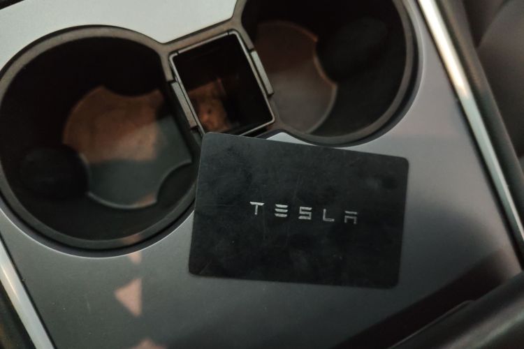 特斯拉 Model 3 2021款 标准续航后驱升级版 3D6中控内饰11