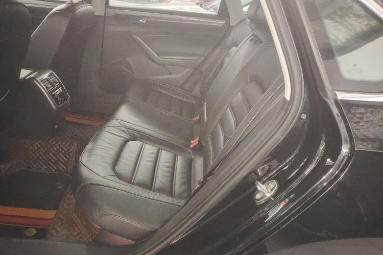 大众 帕萨特 2016款 330TSI DSG尊荣版中控内饰21