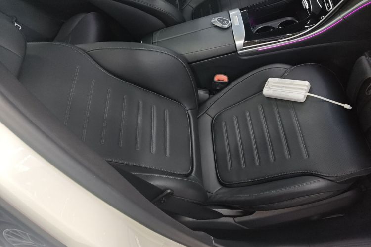 奔驰C级 2022款 改款 C 260 L 运动版局部细节41