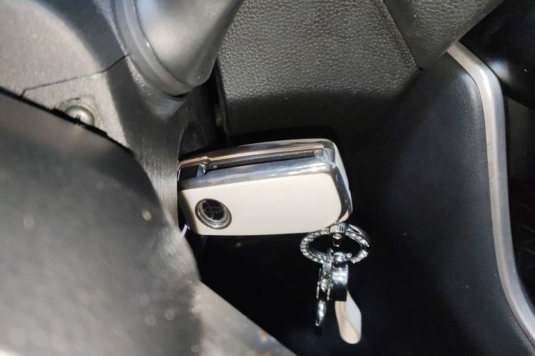 丰田 威兰达 2024款 2.0L CVT两驱领先版中控内饰11