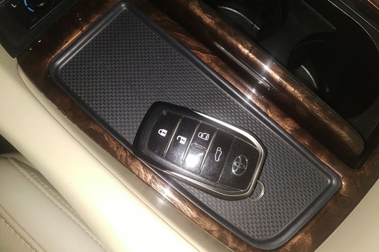 丰田 埃尔法 2021款 双擎 2.5L 豪华版中控内饰11