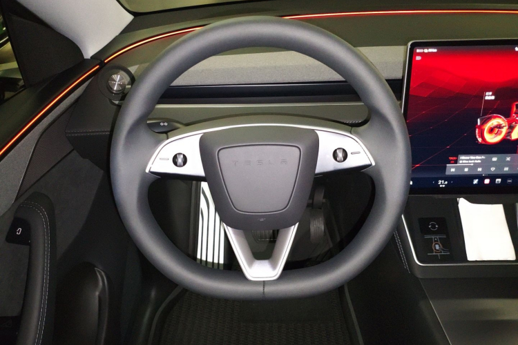 特斯拉 Model Y 2025款 长续航全轮驱动版中控内饰13