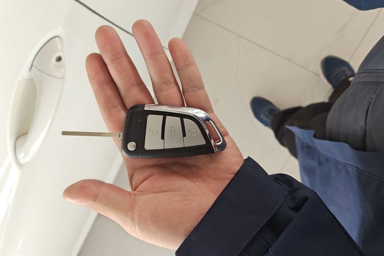 别克 威朗 2016款 两厢 15S 自动进取型中控内饰11