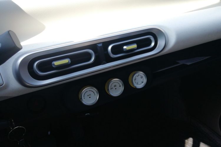 五菱汽车 宏光MINIEV 2024款 第三代 215km 青春版局部细节16