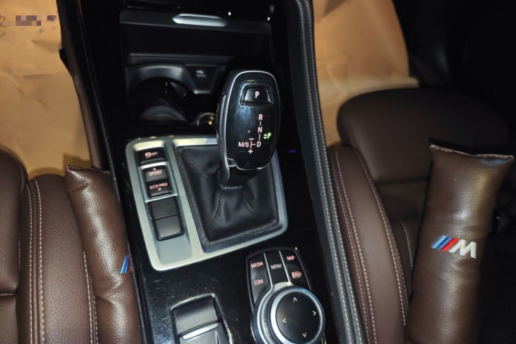 宝马1系 2021款 125i M运动曜夜版中控内饰18