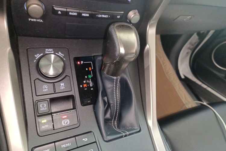 雷克萨斯NX 2017款 200 前驱 锋行版中控内饰18