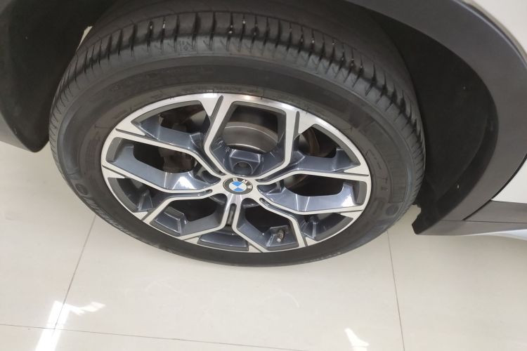 宝马X1 2021款 sDrive20Li 尊享型车身外观6008