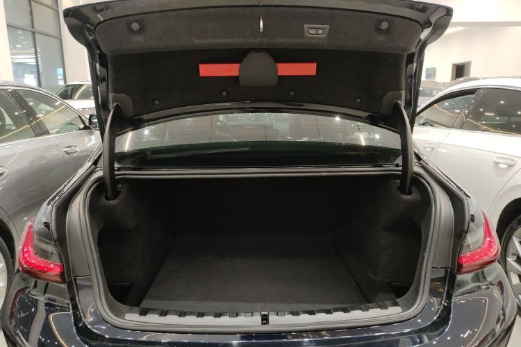 宝马3系 2023款 325Li M运动套装机舱底盘23