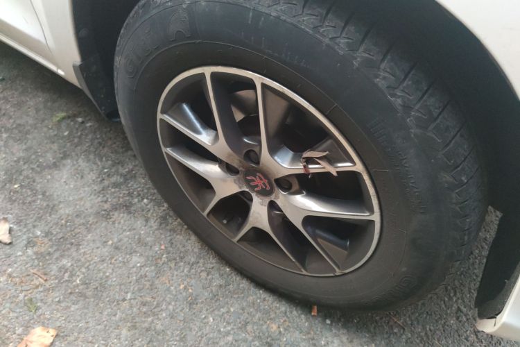 比亚迪 宋 2017款 盖世升级版 1.5TID 自动精英型车身外观10