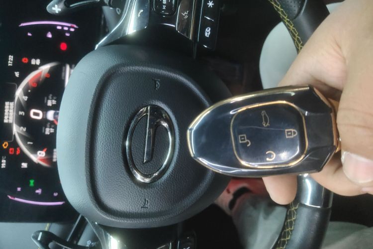 广汽传祺 影豹 2022款 270T DCT J16银河战机版中控内饰7001