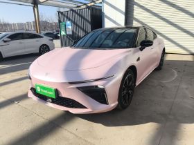 哪吒汽车 哪吒S 2022款 增程版 1160km 后驱大版