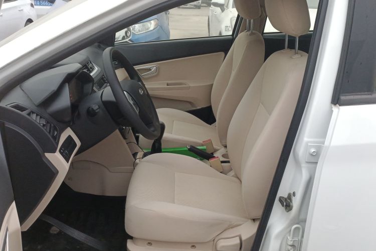 奇瑞 风云2 2015款 1.5L 手动新锐版中控内饰19