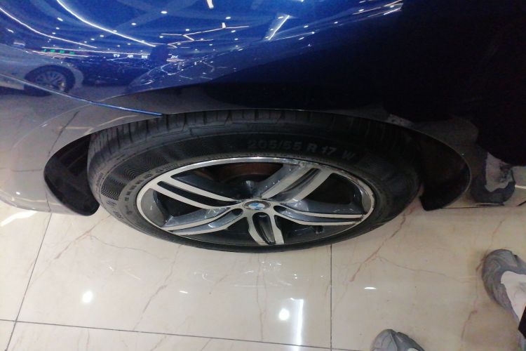 宝马2系旅行车 2016款 218i 运动设计套装车身外观6007