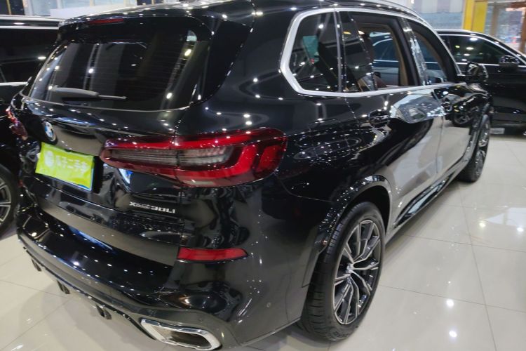 宝马X5 2022款 改款 xDrive 30Li 尊享型M运动套装车身外观7
