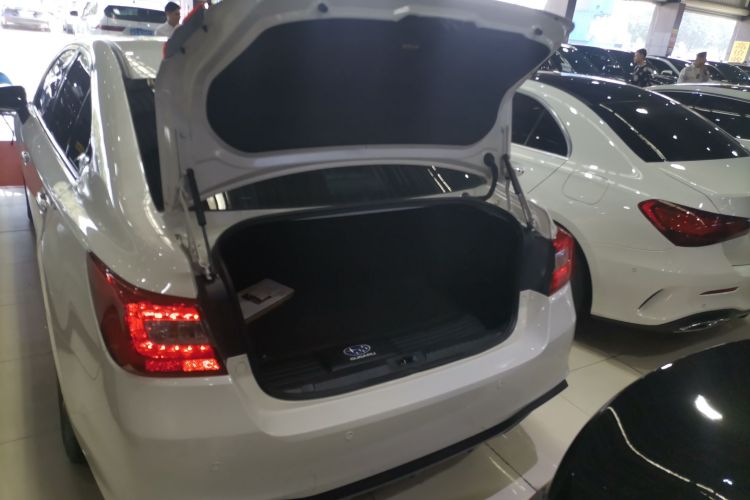 斯巴鲁 力狮 2020款 2.5i 全驱荣耀版 EyeSight机舱底盘23