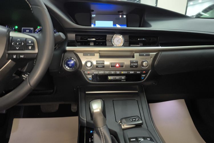 雷克萨斯ES 2015款 300h 舒适版中控内饰16