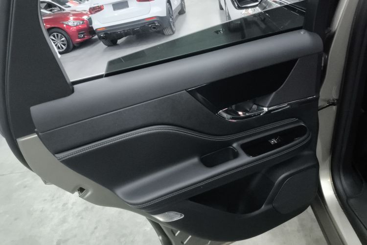 林肯 冒险家 2022款 改款 2.0T 两驱尊雅版中控内饰7008