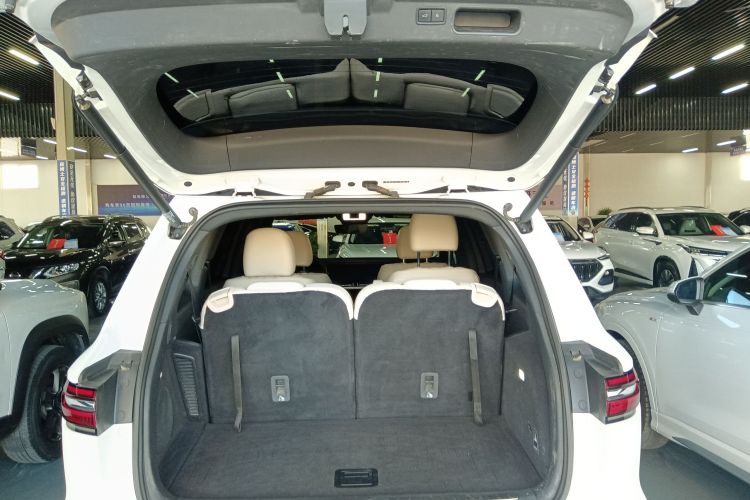 理想汽车 理想ONE 2020款 增程6座版机舱底盘23