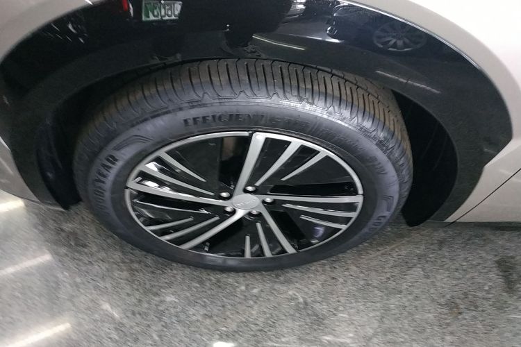 领克08 EM-P 2023款 120km 长续航Halo车身外观35